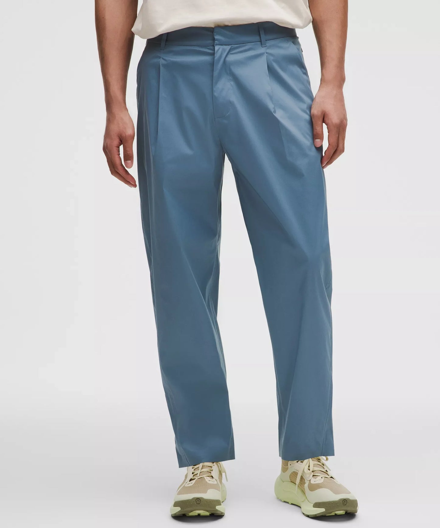 Pantalón con pliegues