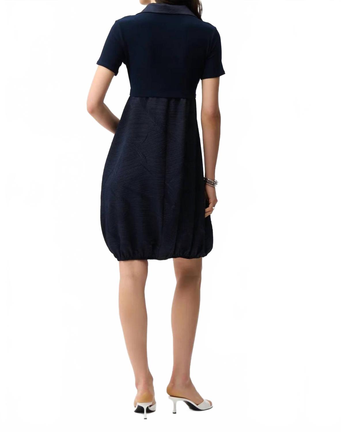 Vestido con pliegues color azul