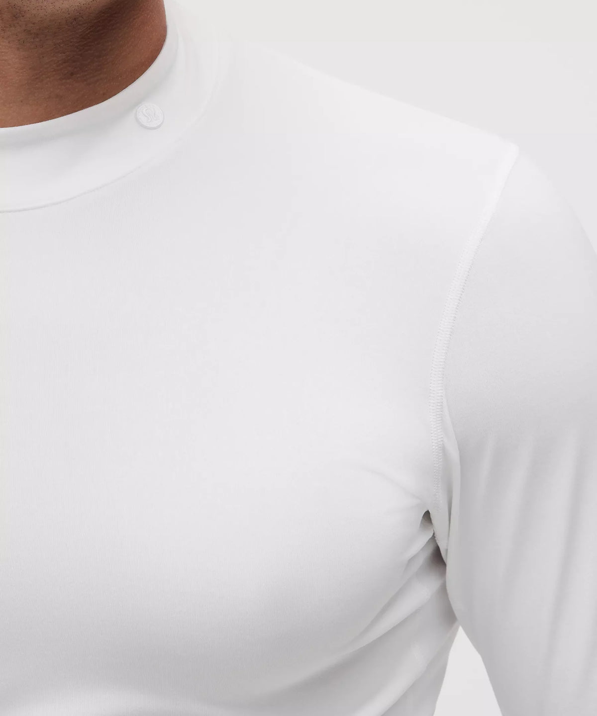 Camiseta deportiva de manga larga con cuello alto