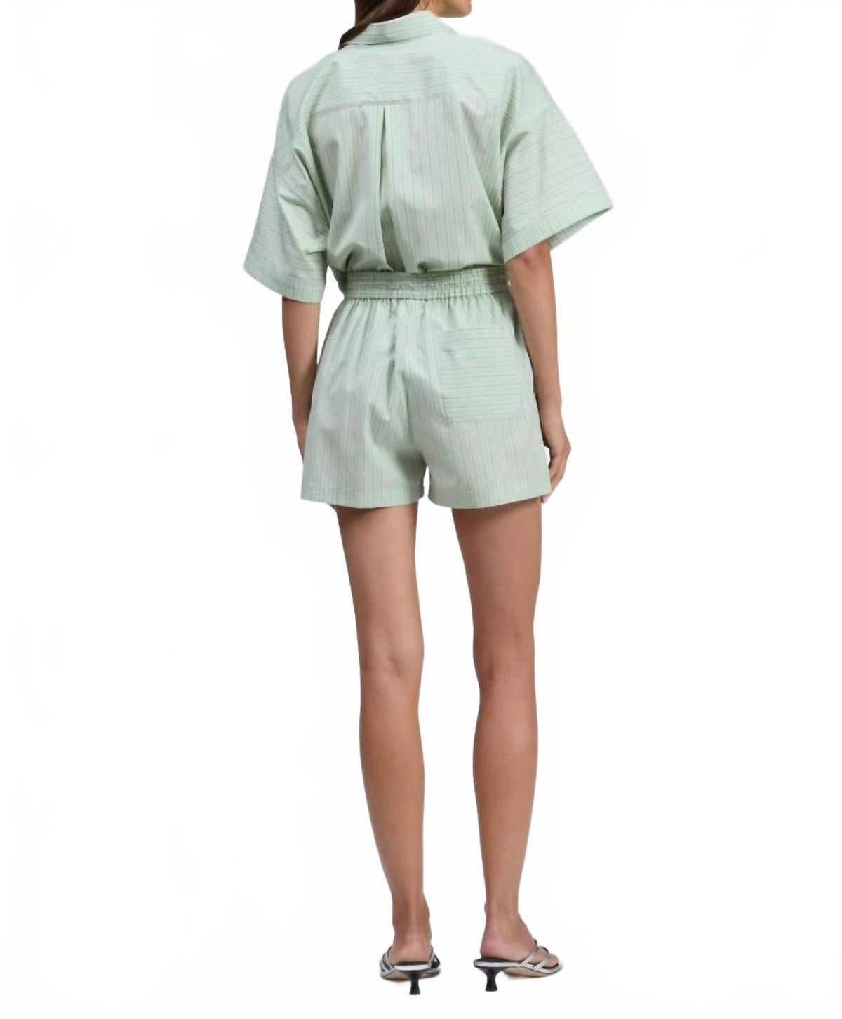 Short a rayas color verde