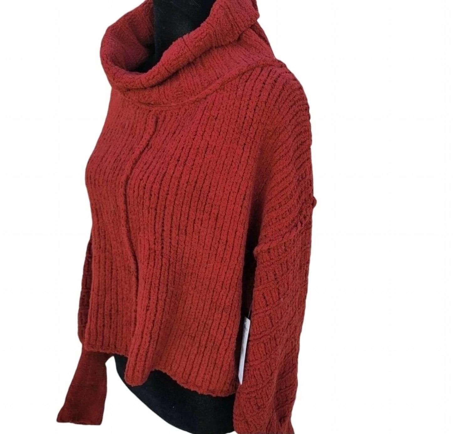 Suéter con cuello alto de corte amplio