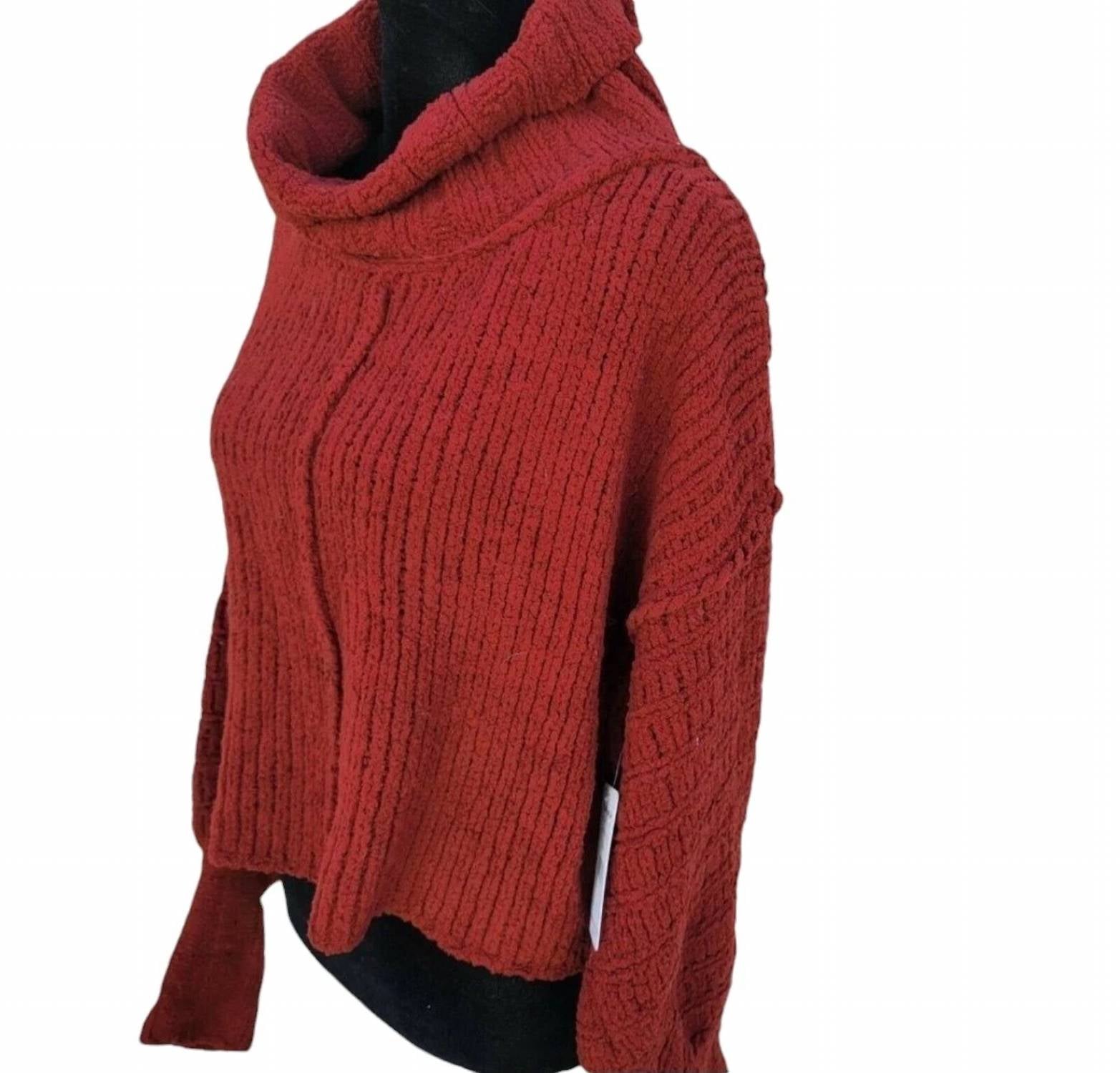Suéter con cuello alto de corte amplio