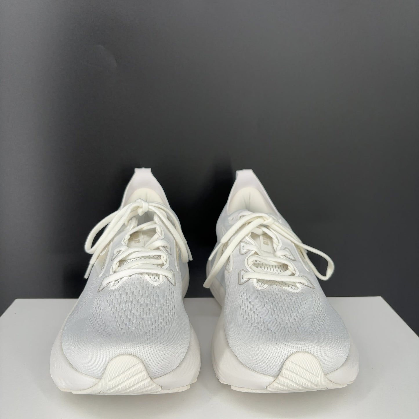 Tenis para correr color blanco y gris