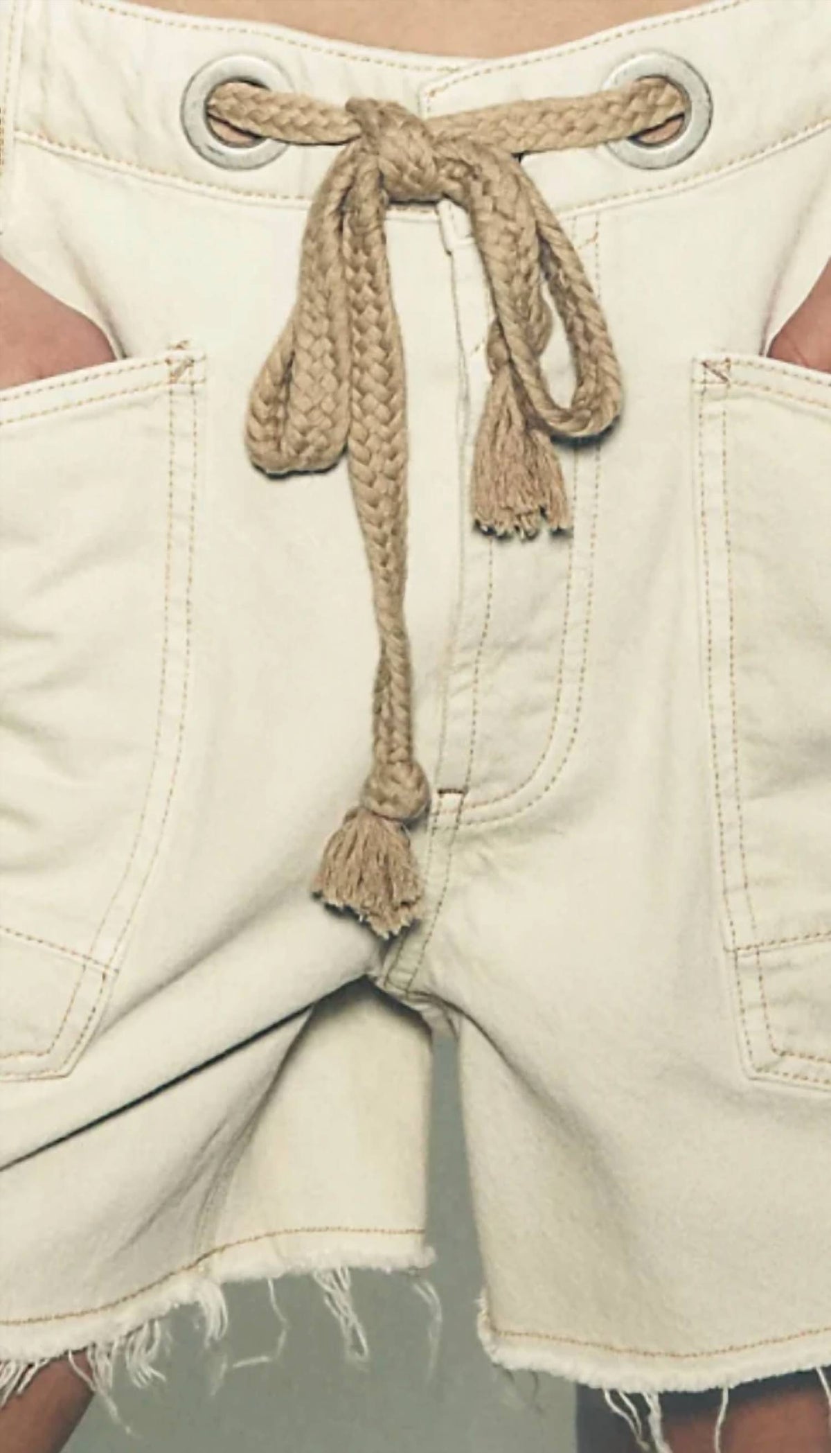 Short color blanco