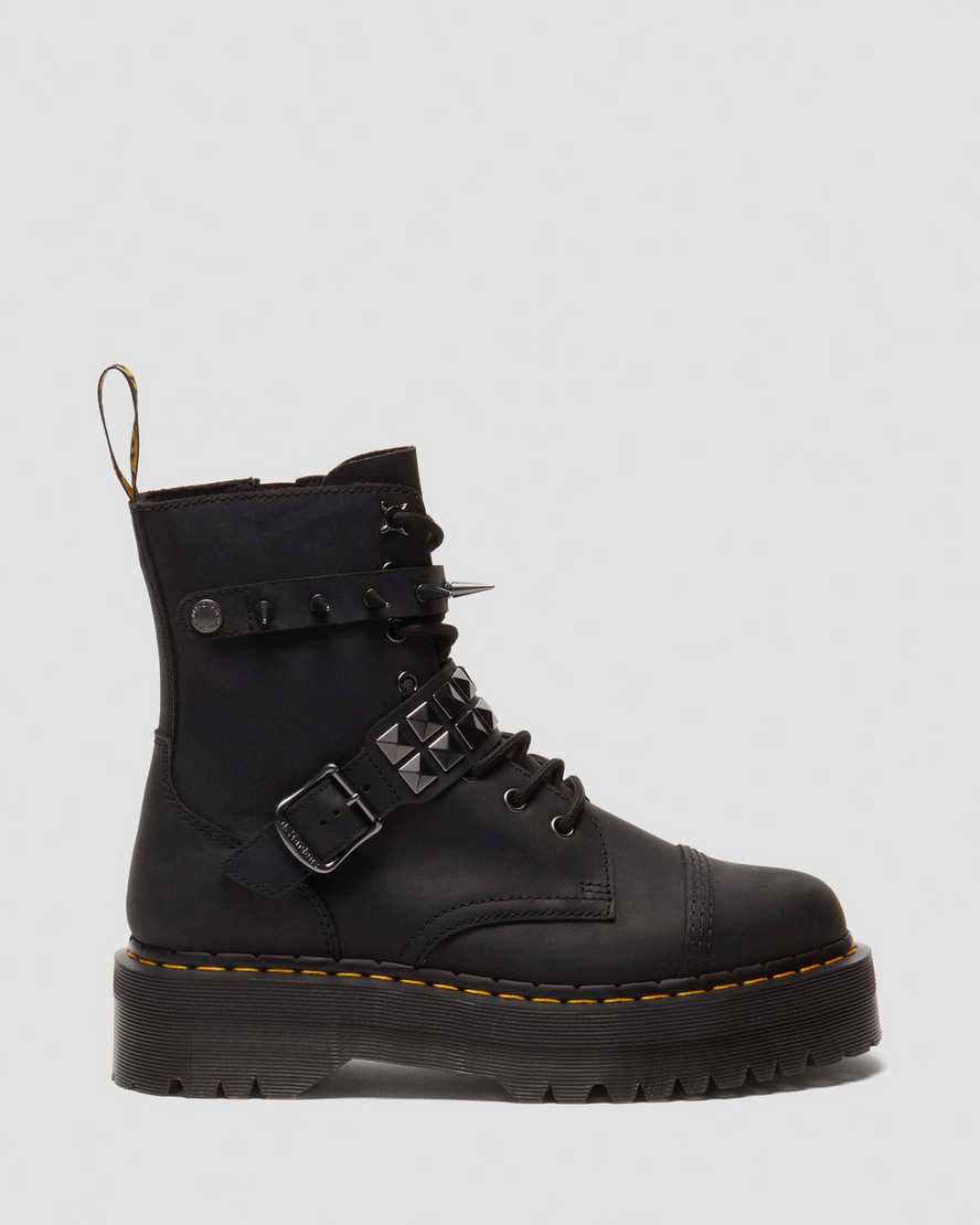 Zapatillas con clavos de cuero