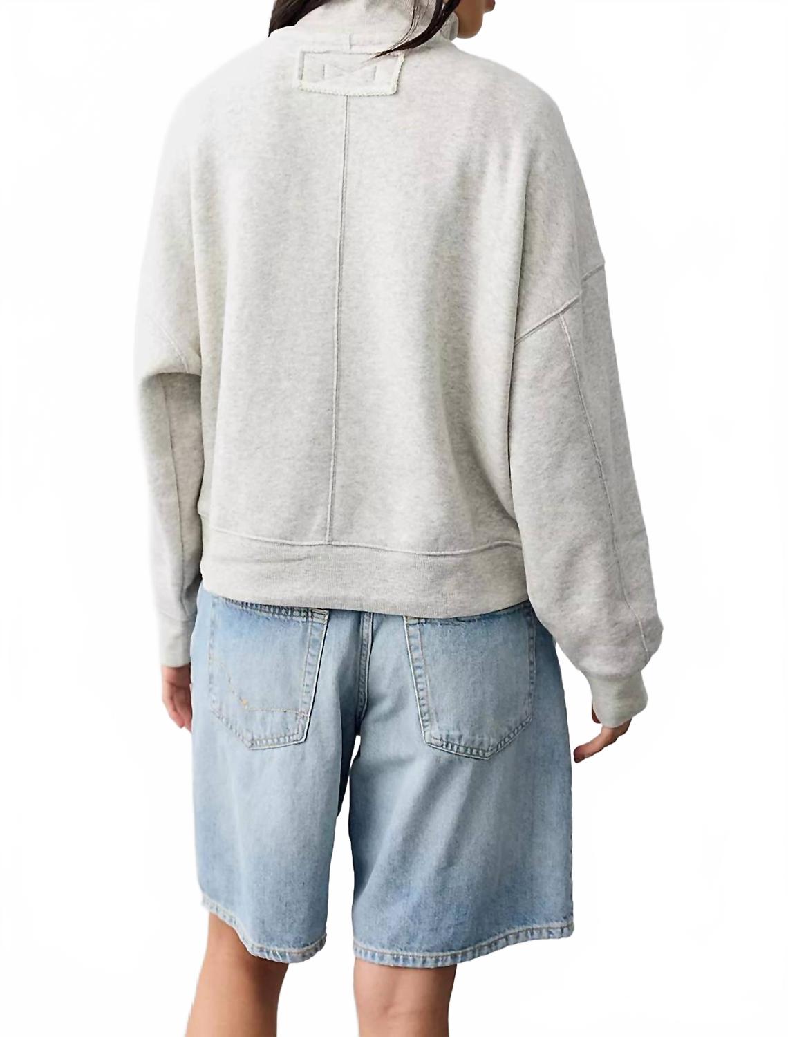 Buzo color gris