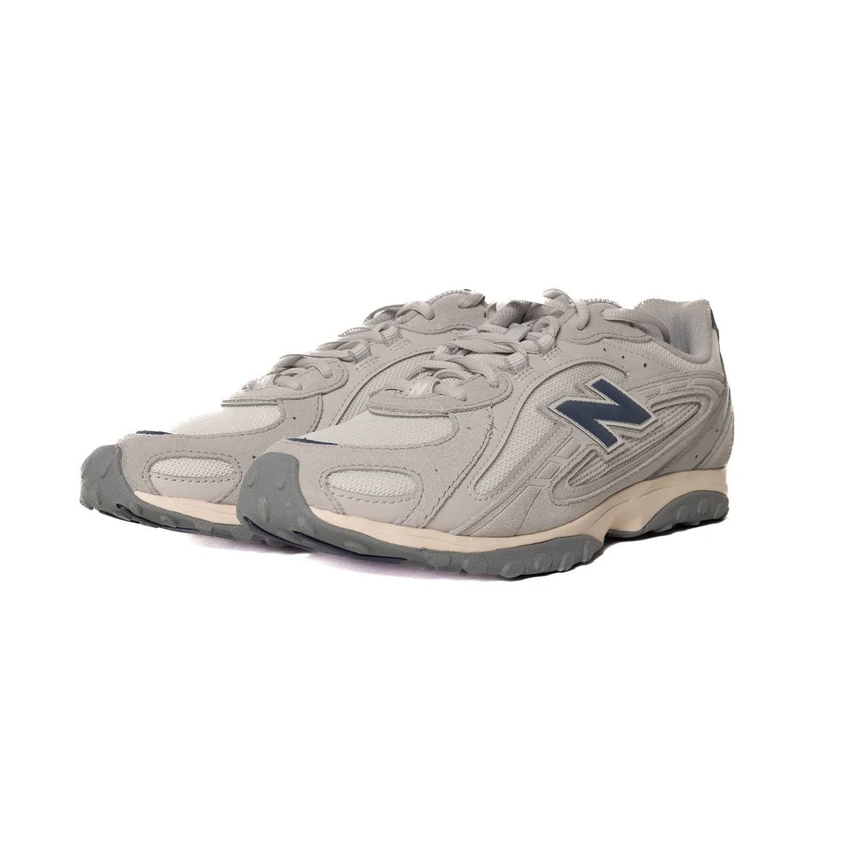 Tenis de hombre color gris y beige