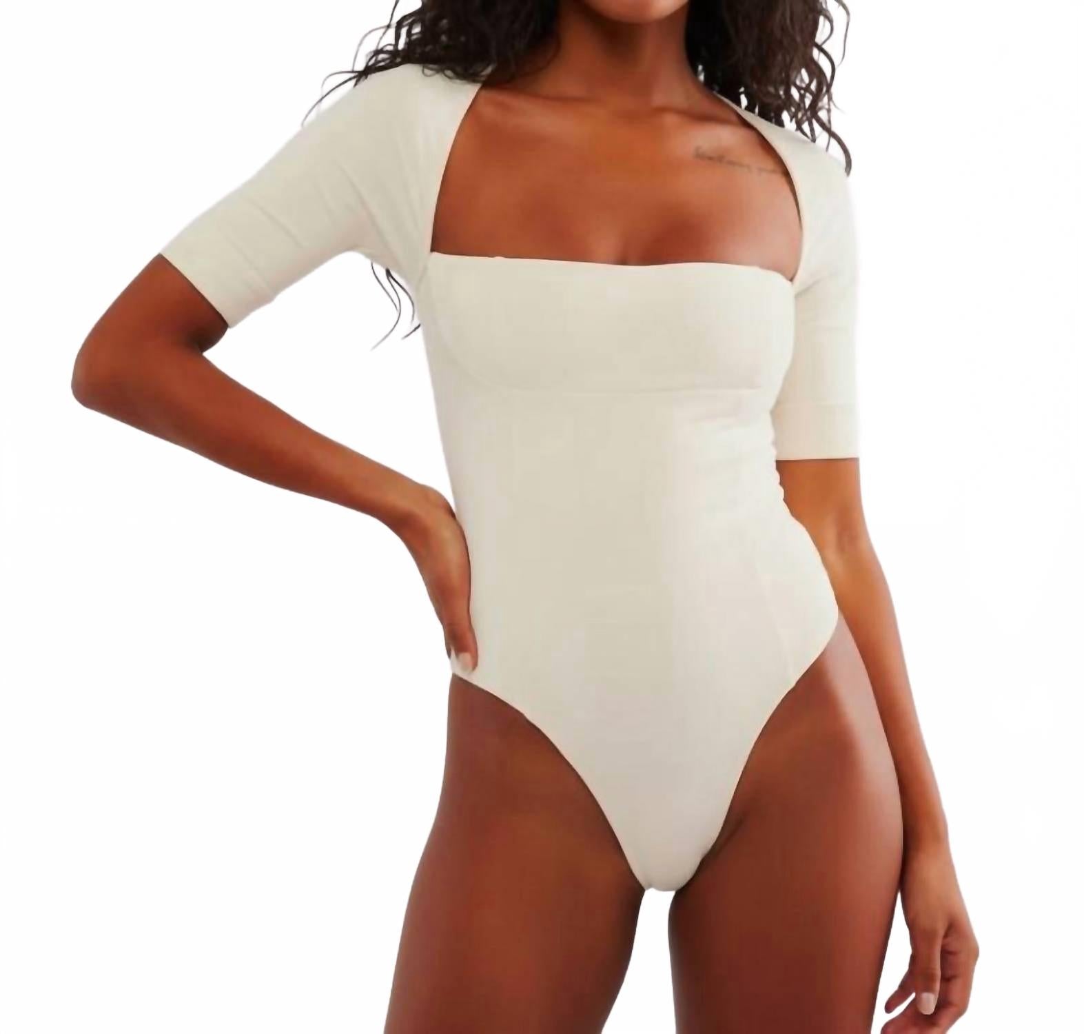 Body con escote cuadrado