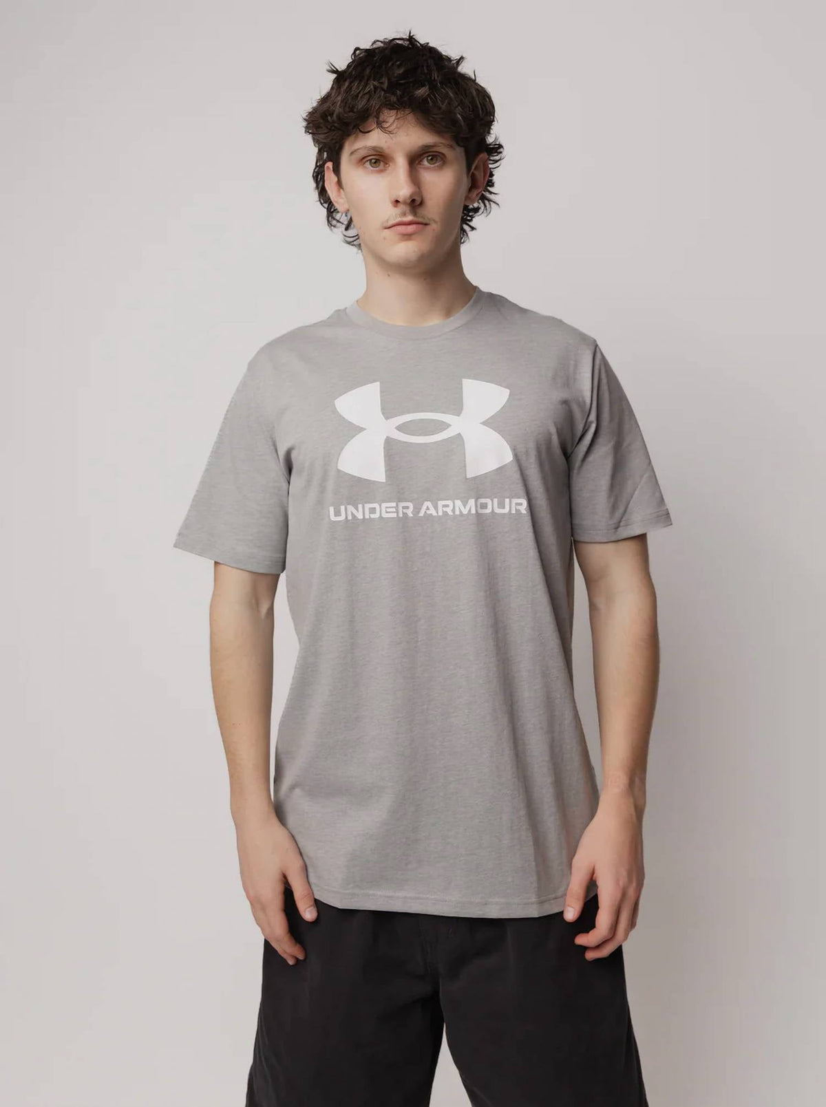 Camiseta de manga corta color gris claro
