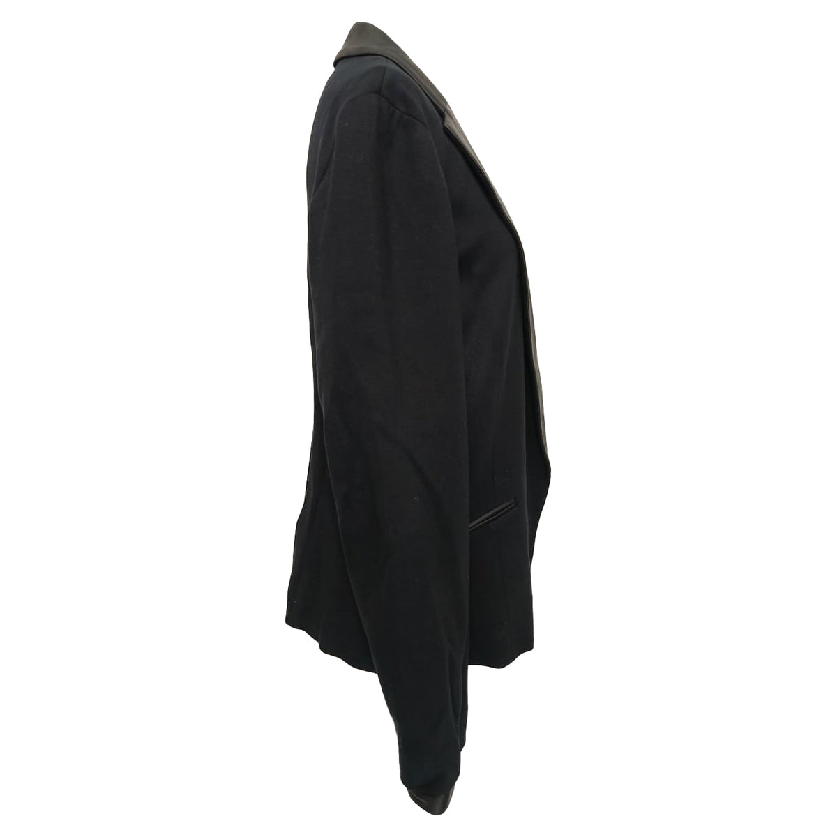 Blazer de cuero color negro