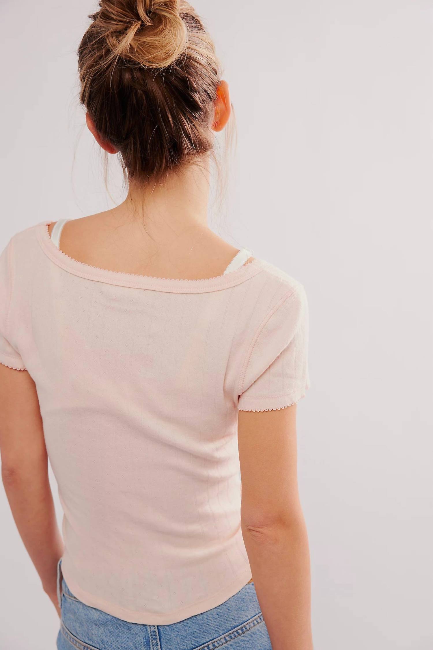 Camiseta para bebé con tejido calado