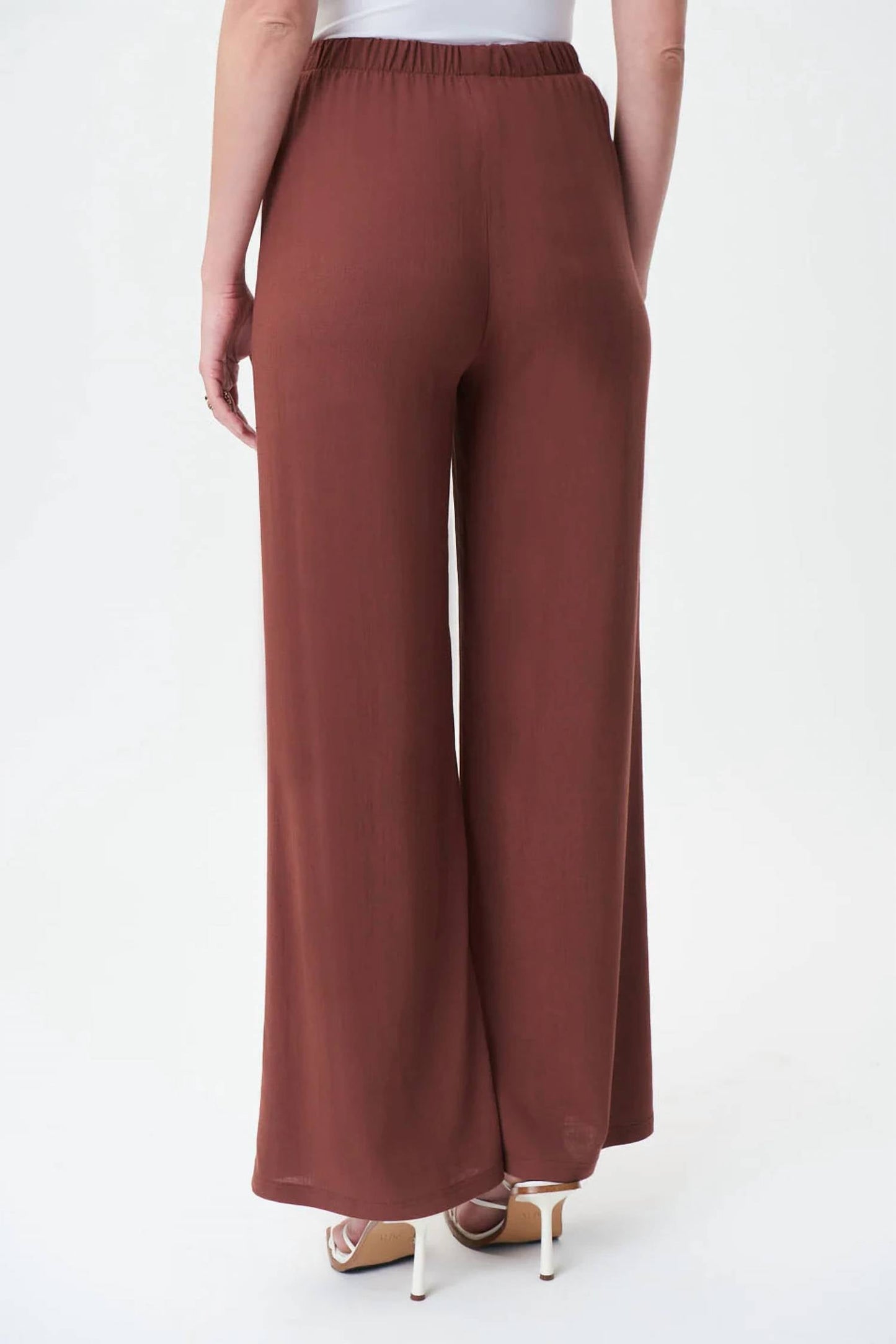 Pantalón de pierna ancha color café