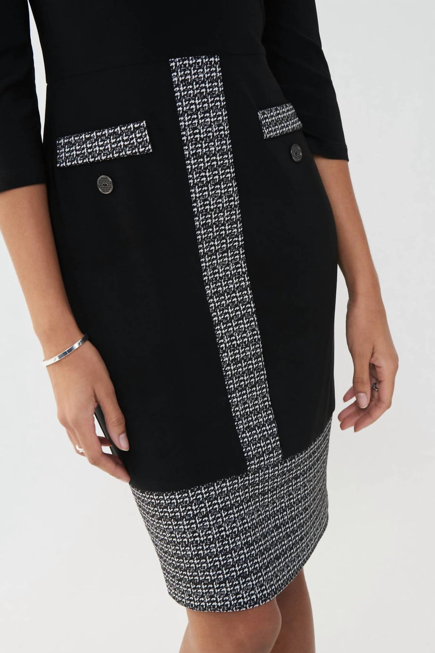 Vestido midi de manga larga color negro y blanco y plateado