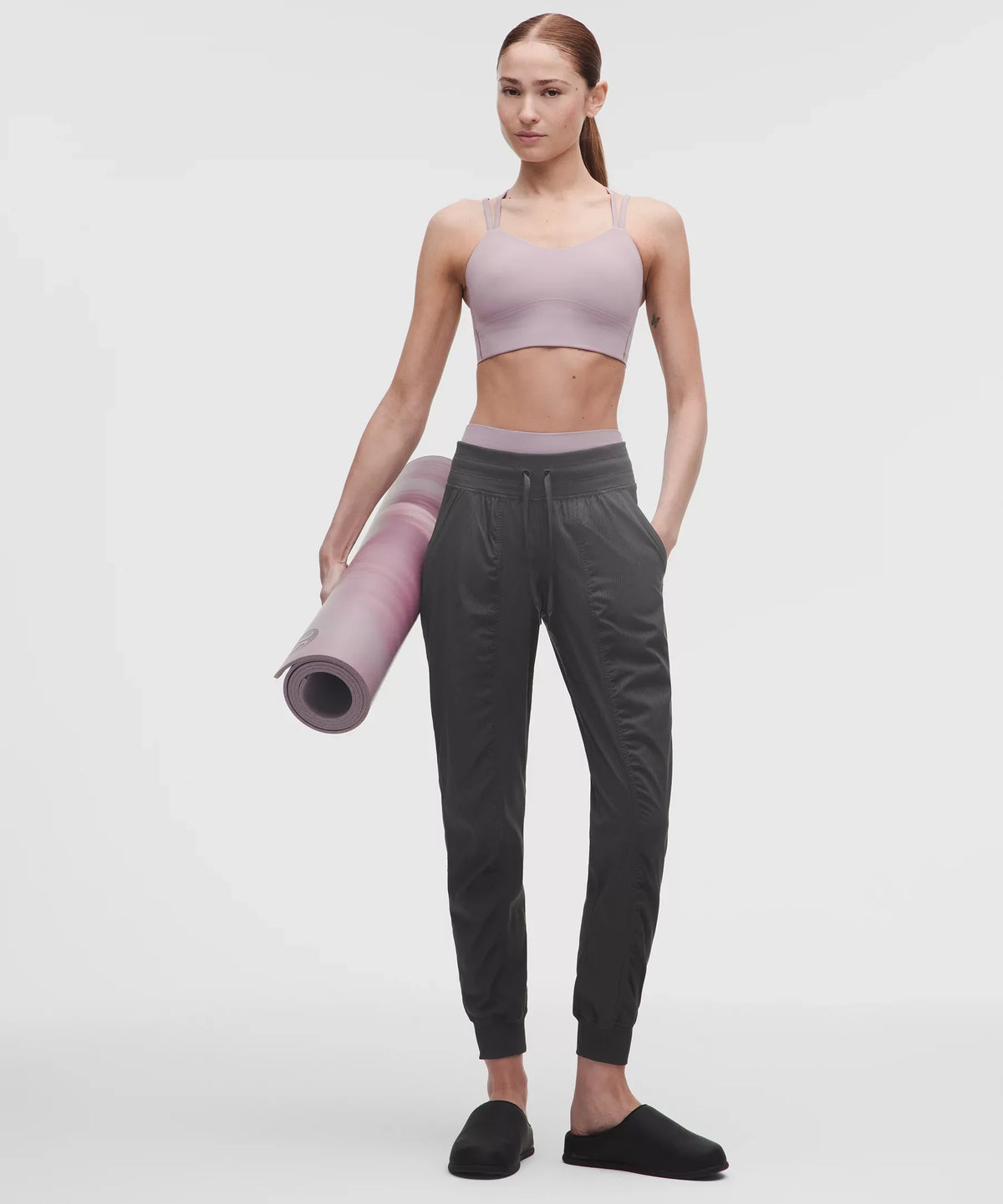 Pantalón deportivo de tiro medio