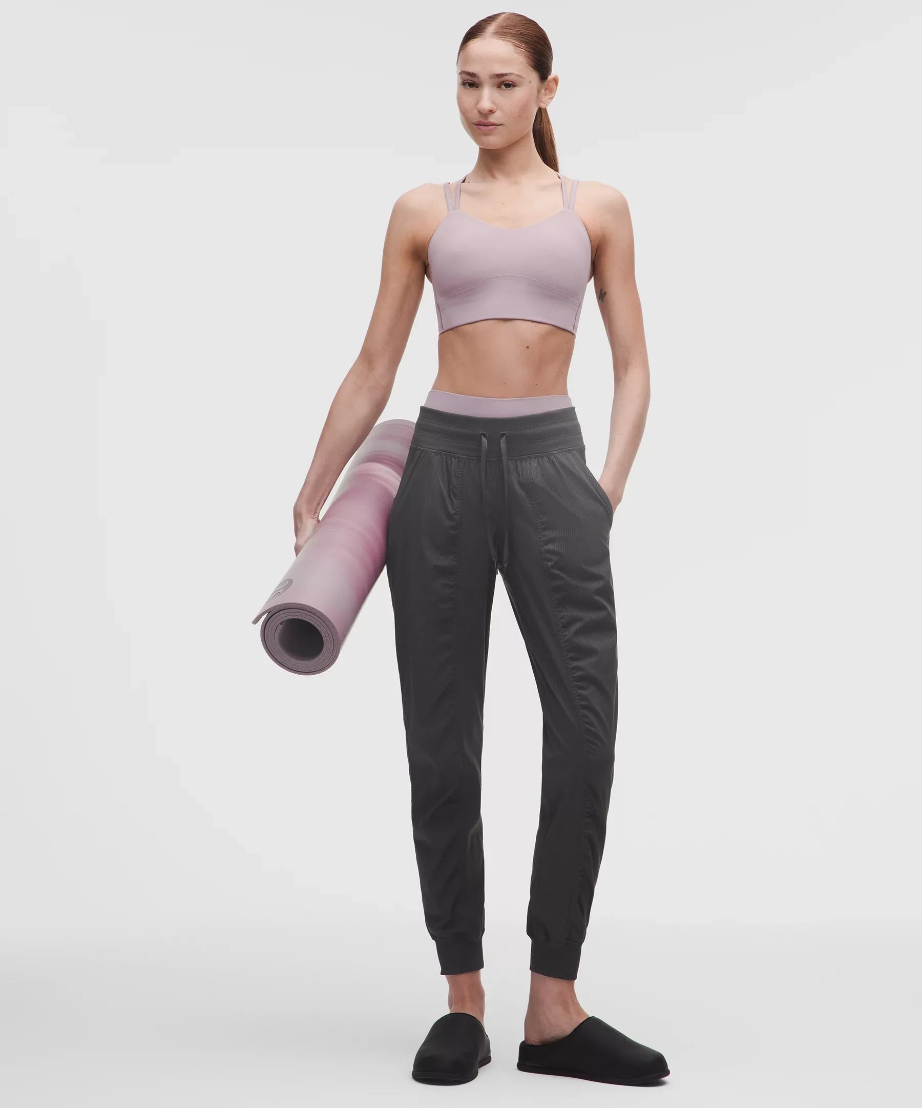 Pantalón deportivo de tiro medio