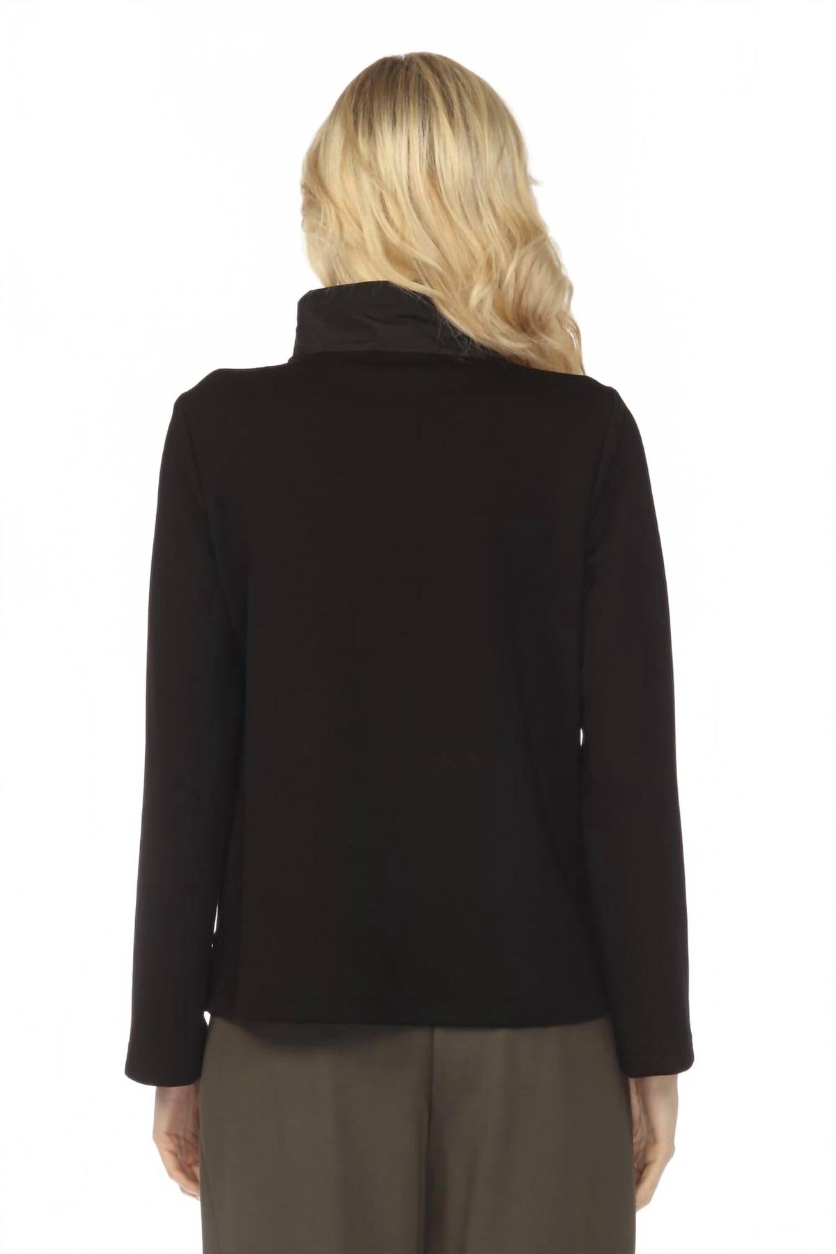 Top de manga larga color negro