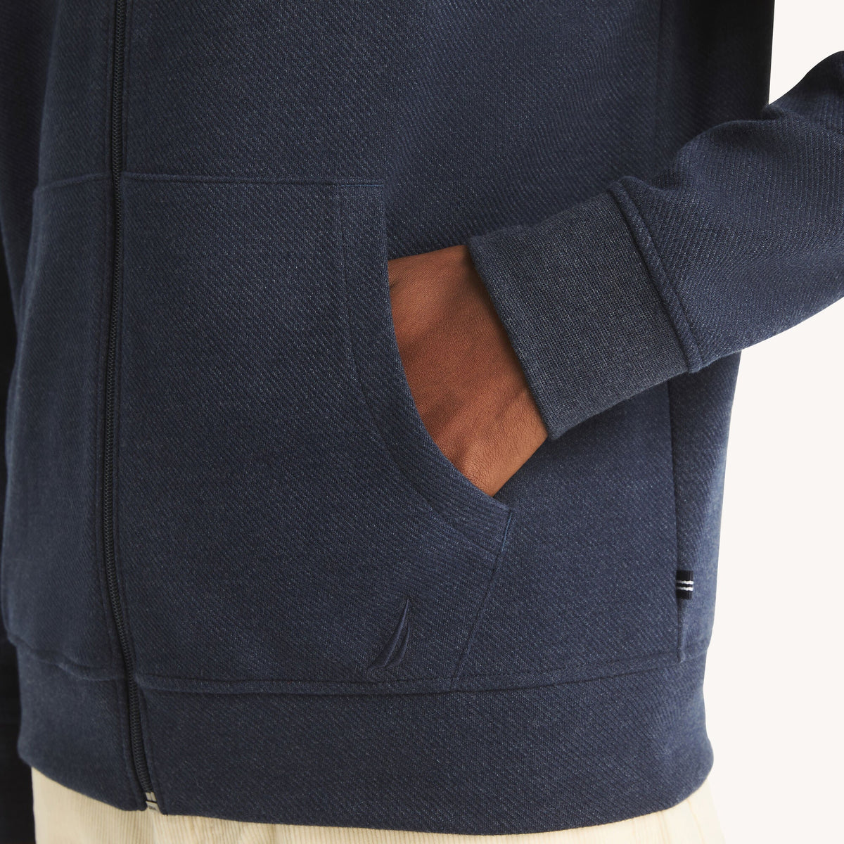 Buzo de hombre con cuello alto