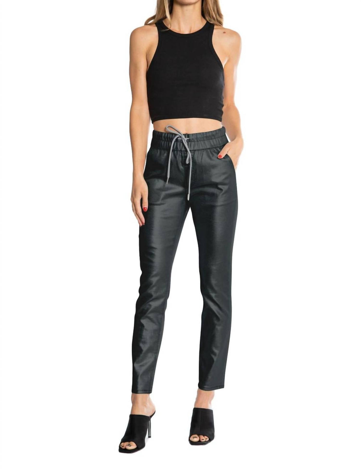 Pantalón deportivo de corte ajustado color negro