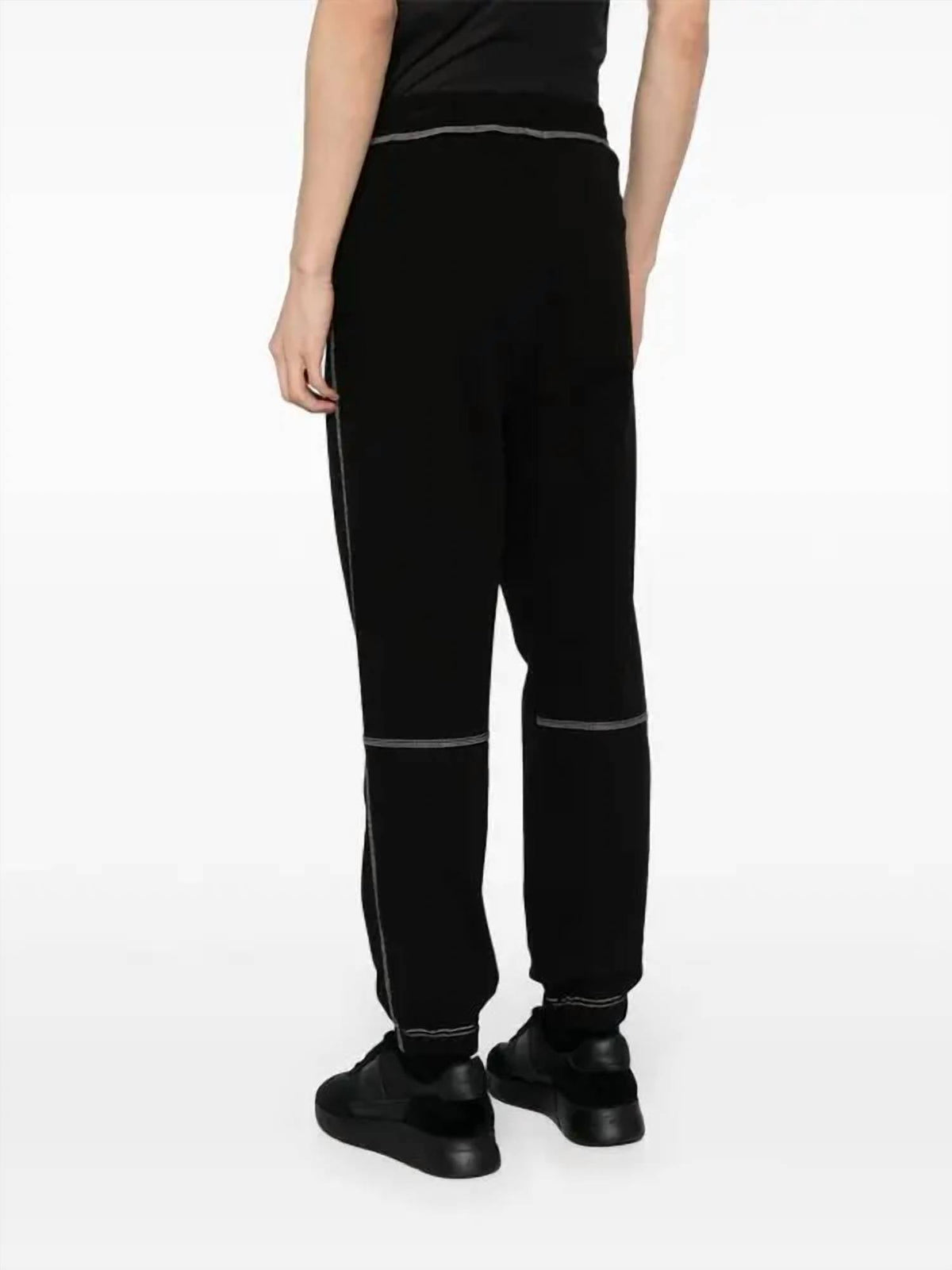 Pantalón deportivo color negro