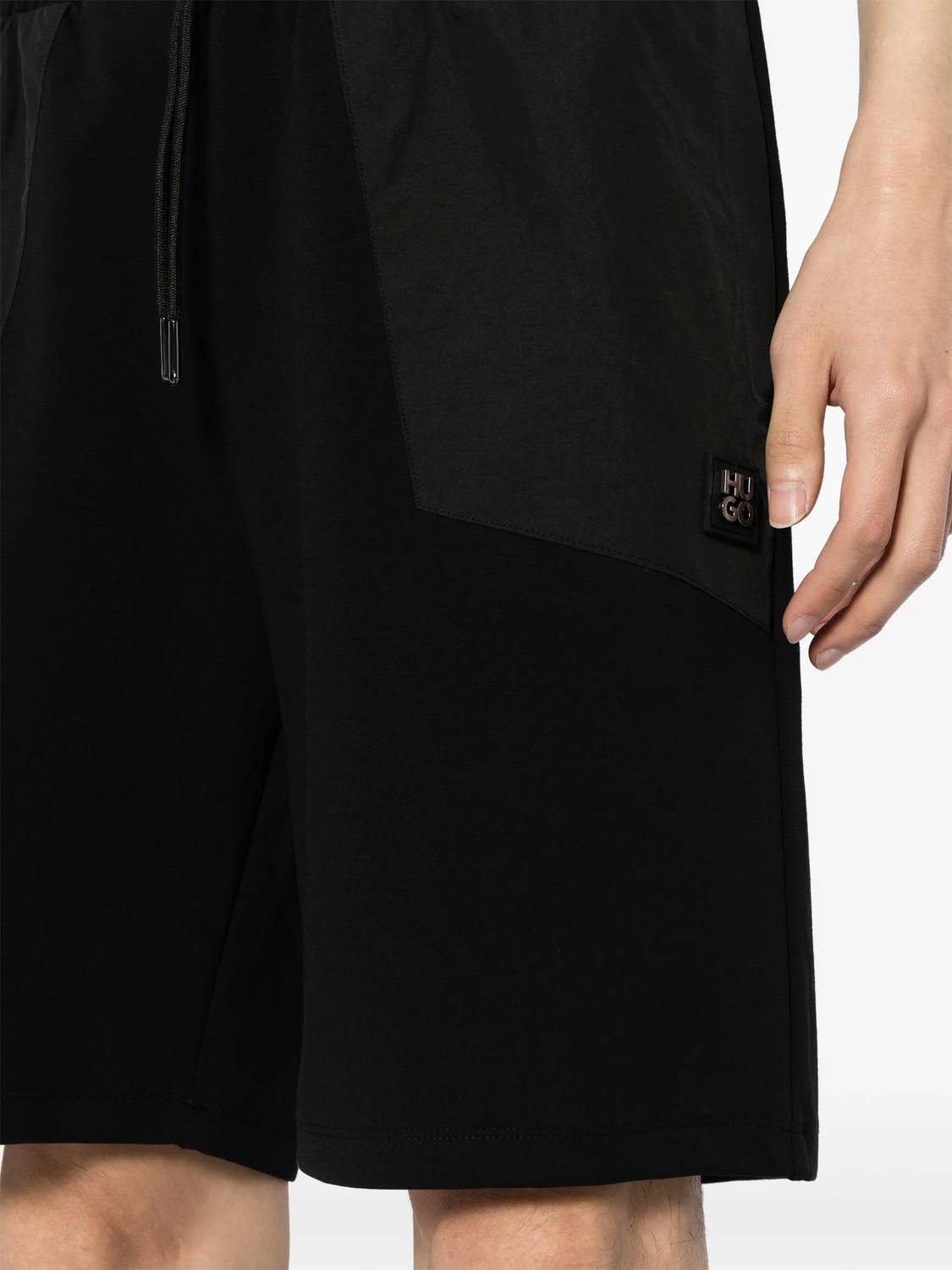 Short color negro