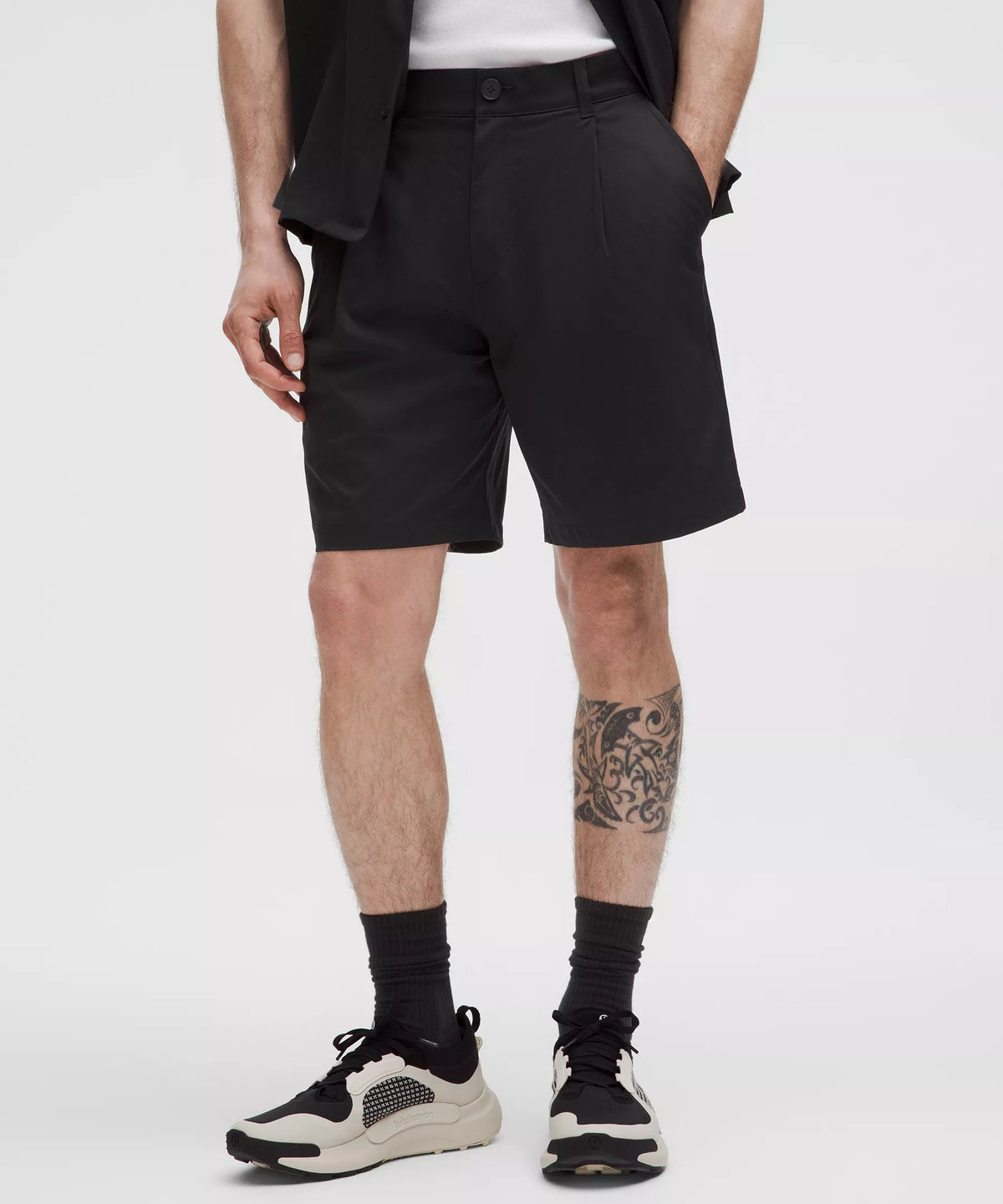 Short de corte amplio con pliegues