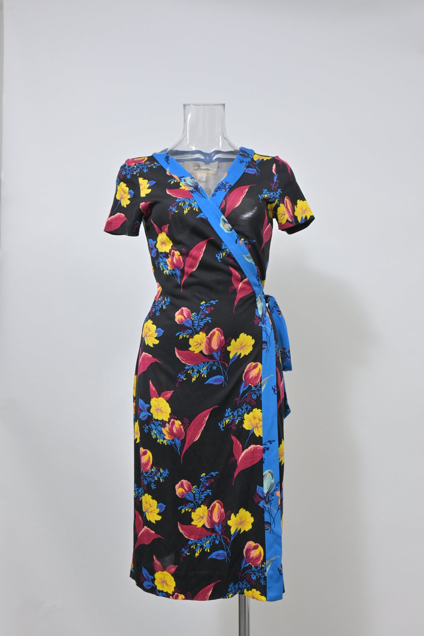Vestido con estampado floral color negro