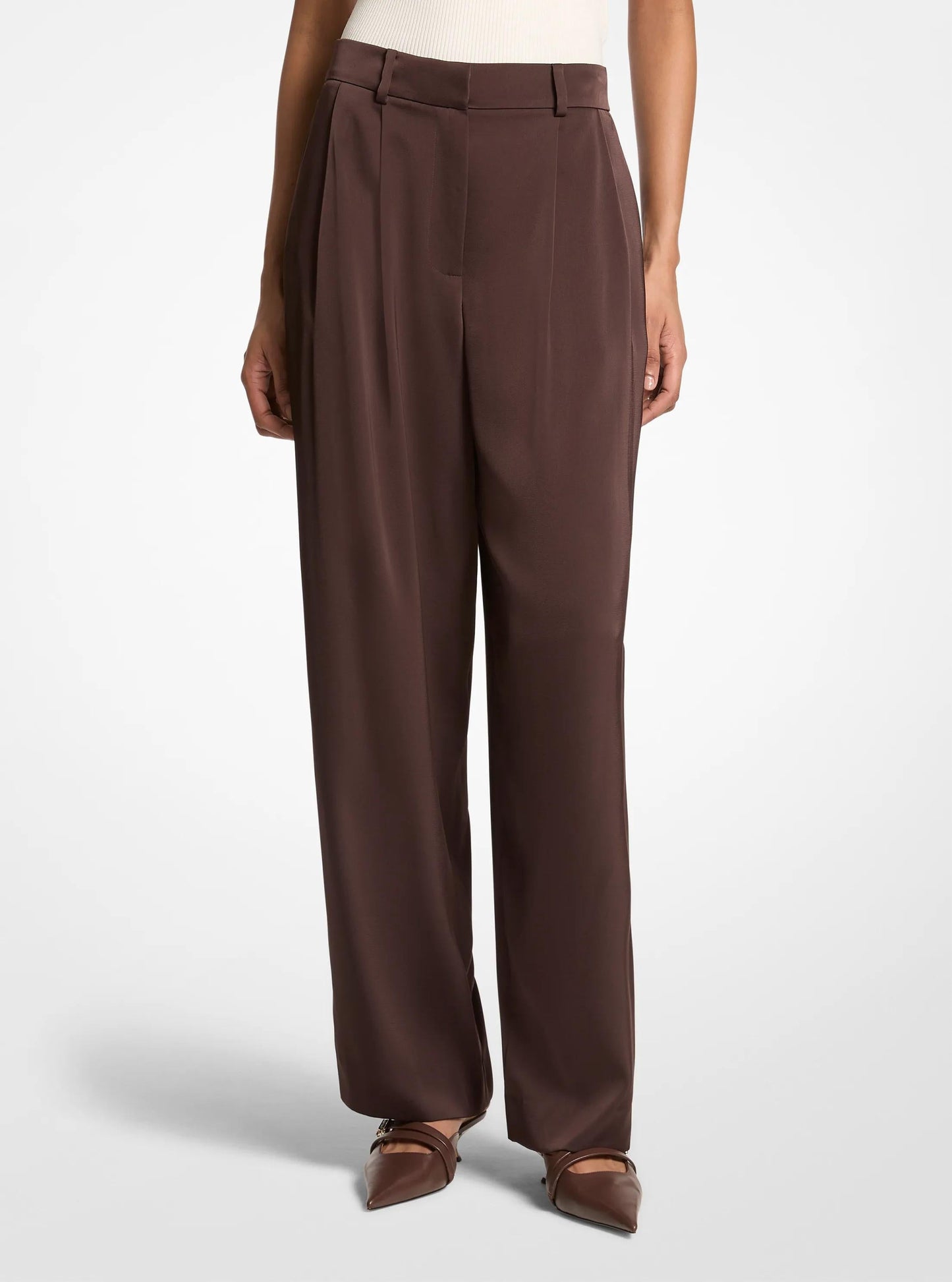 Pantalón de satén con pliegues