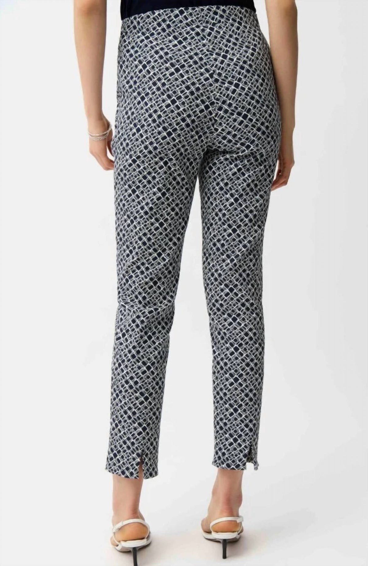 Pantalón de corte ajustado color azul marino