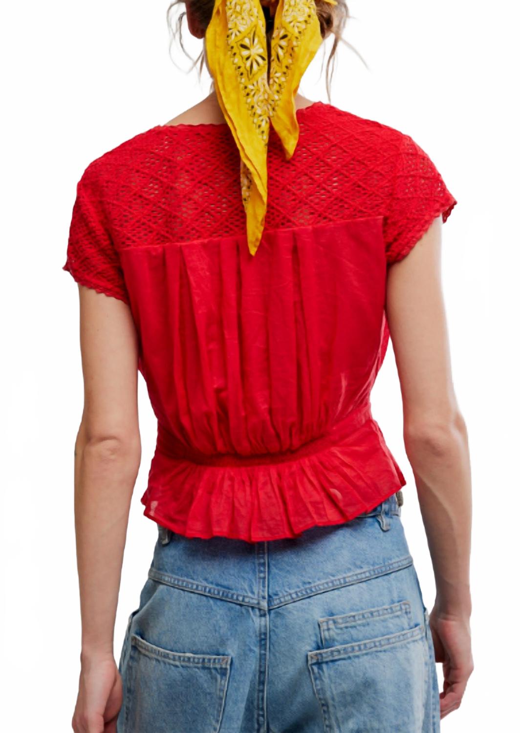 Top con bordado color rojo