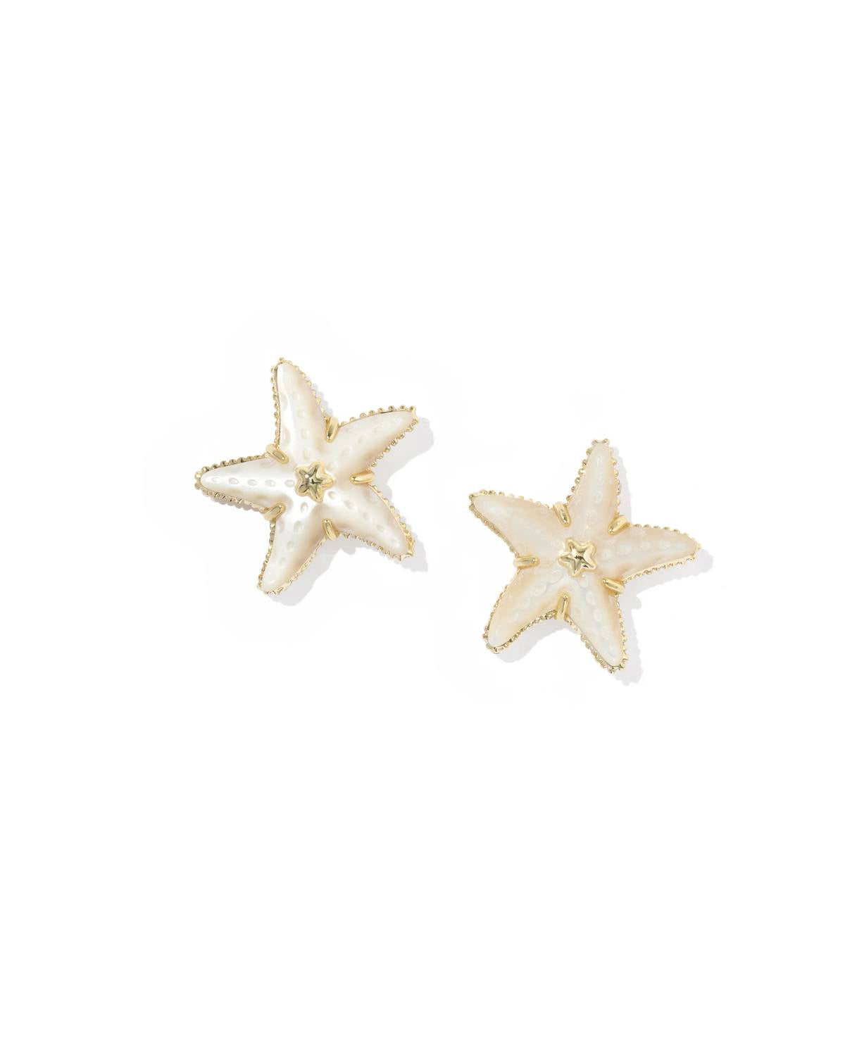 Aretes de mujer color dorado