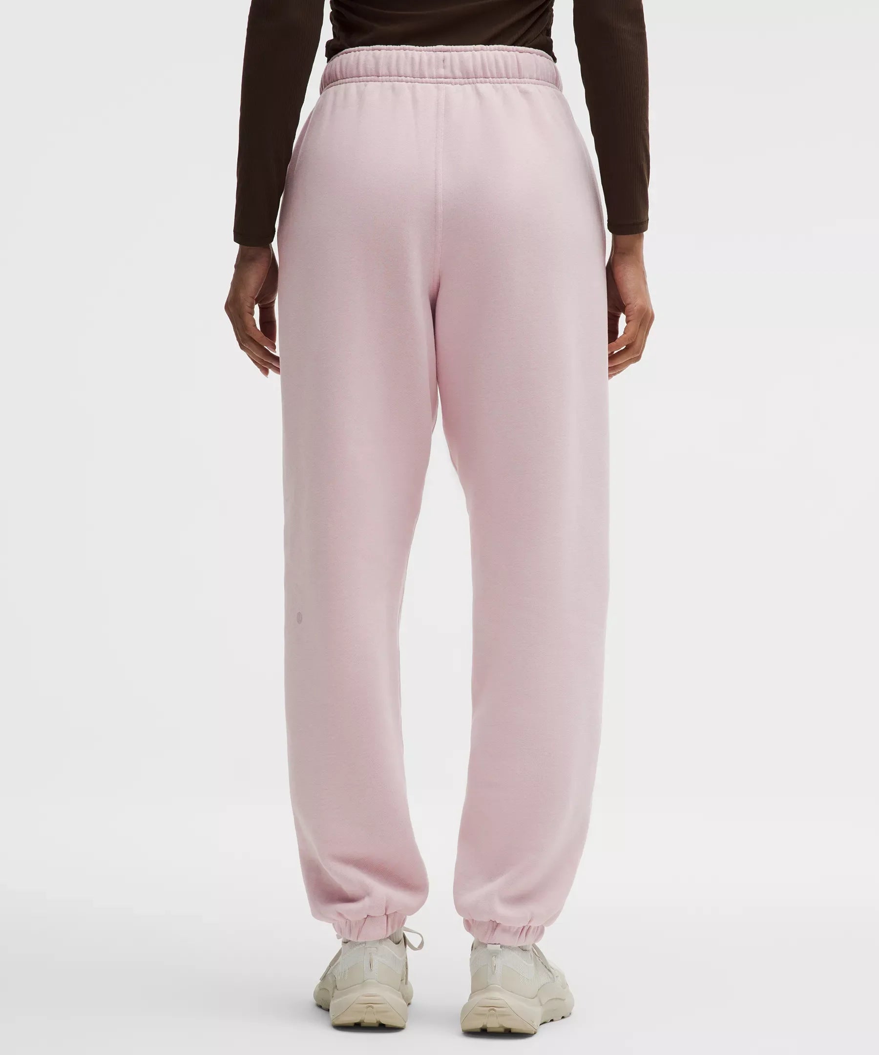 Pantalón deportivo de corte amplio de tiro medio