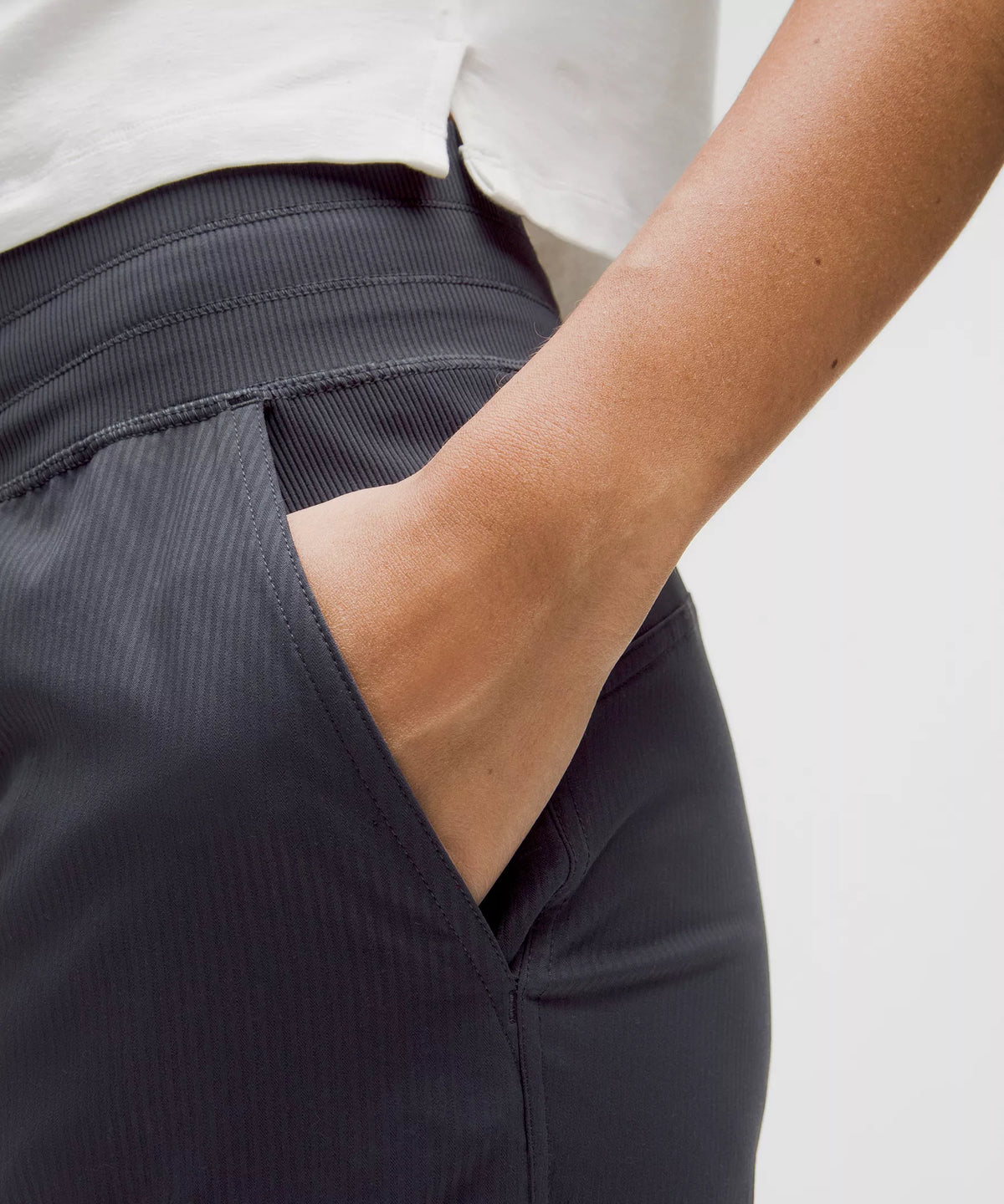 Pantalón deportivo de tiro medio