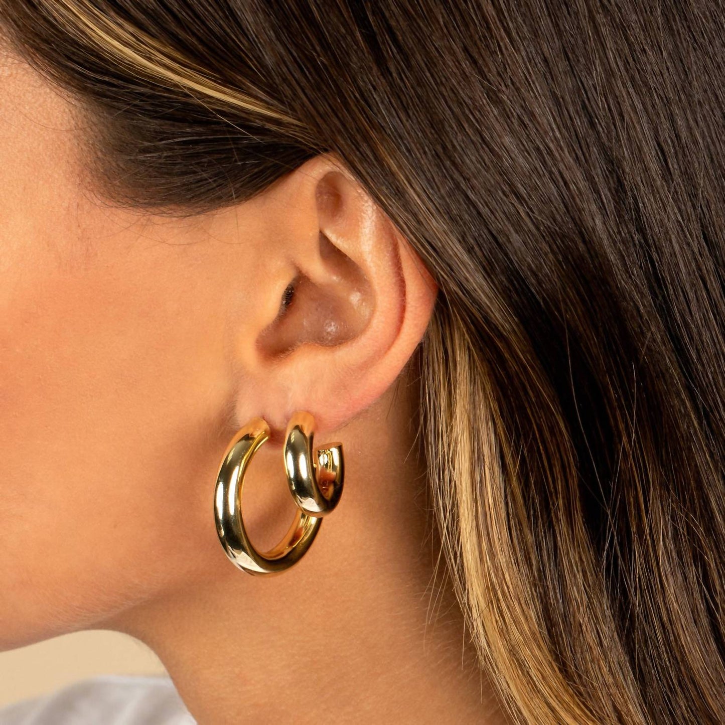 Aretes de mujer color dorado
