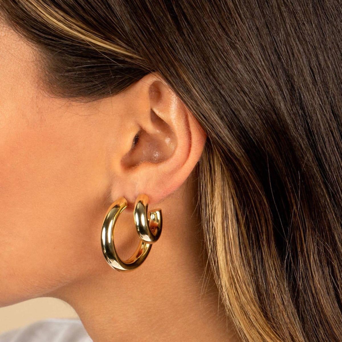 Aretes de mujer color dorado