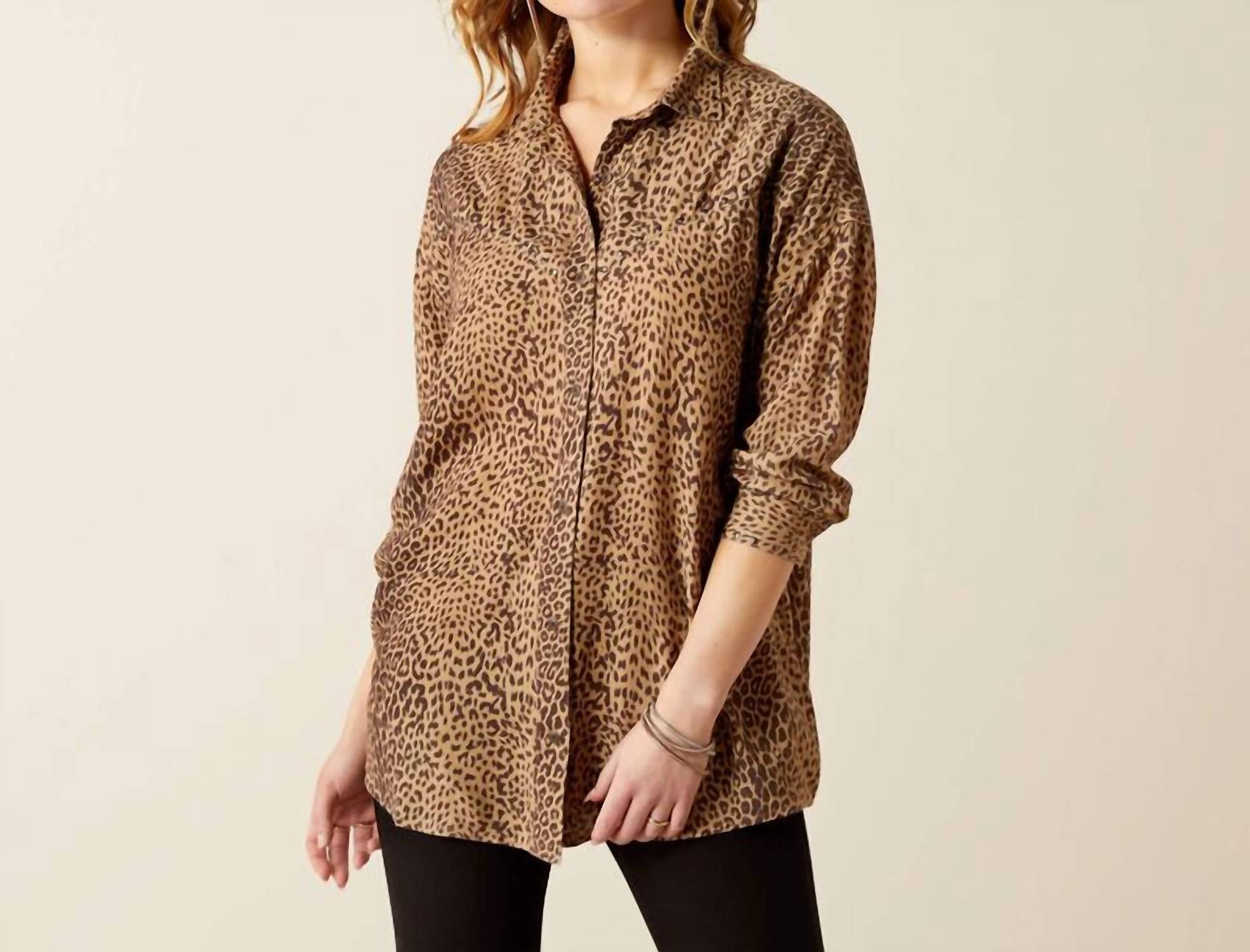Camisa con estampado animal color café