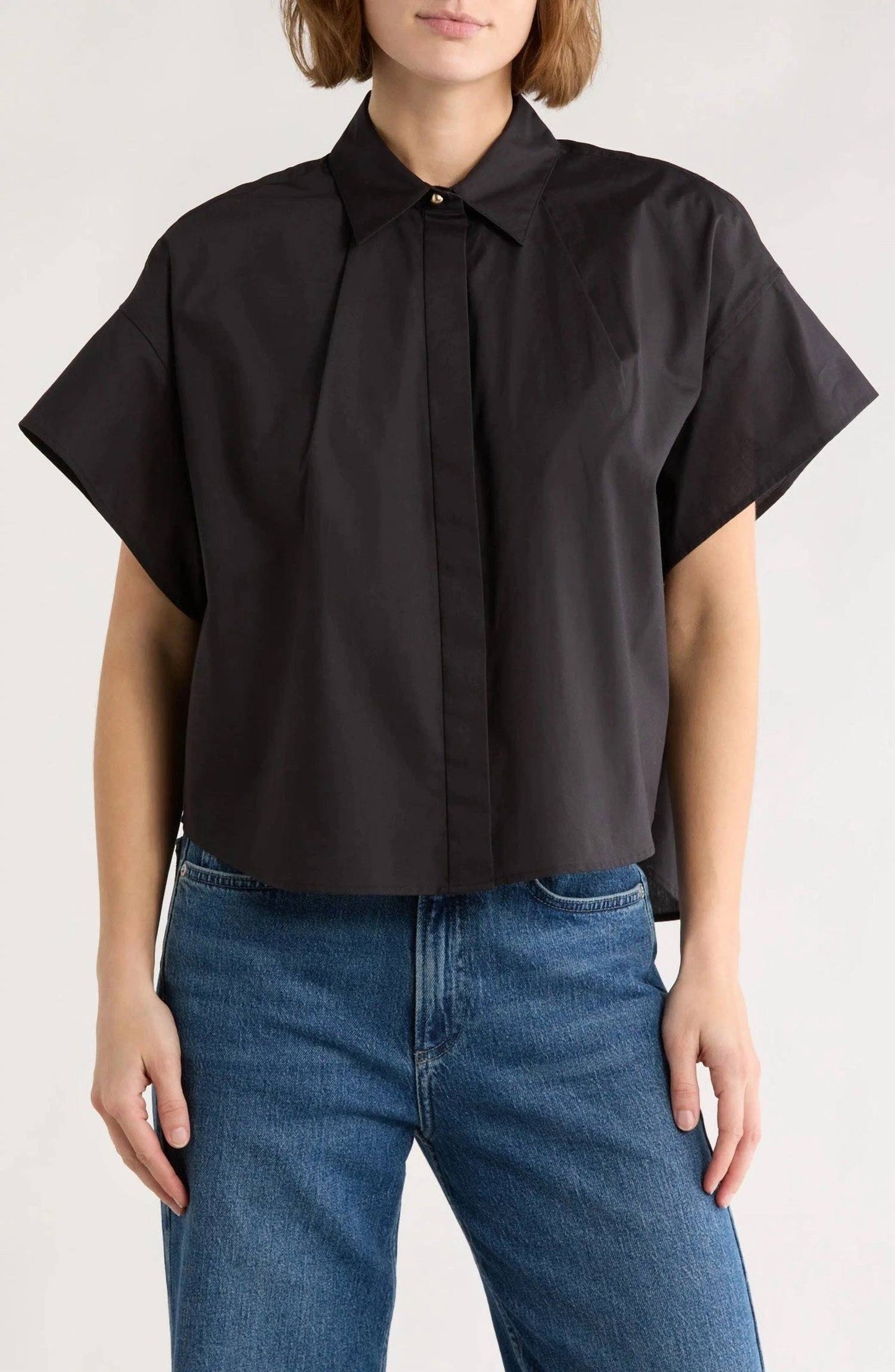 Camisa de manga corta color negro