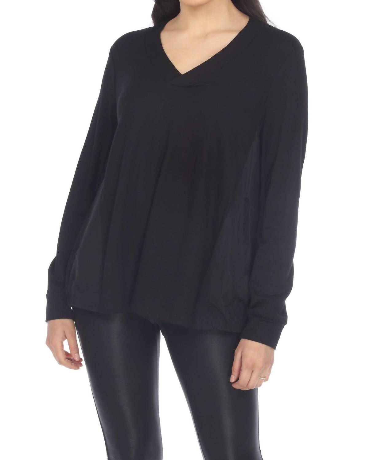 Top de manga larga con cuello en V color negro