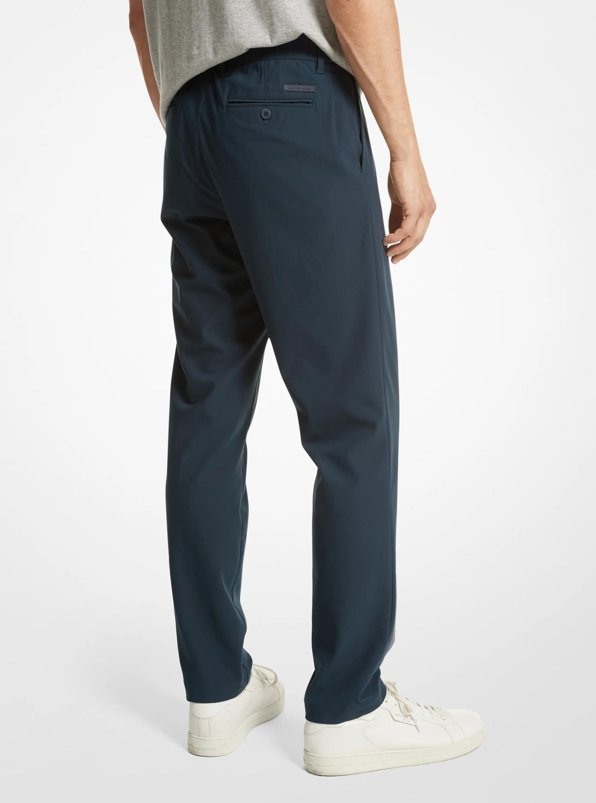Pantalón de corte ajustado