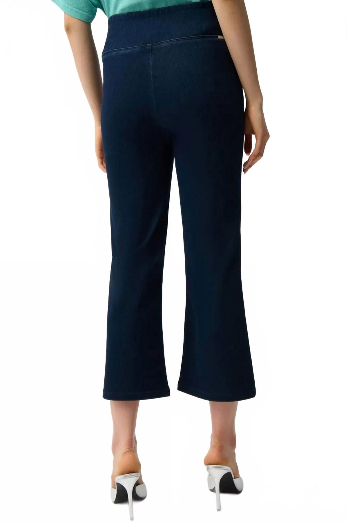 Pantalón de mezclilla color azul oscuro