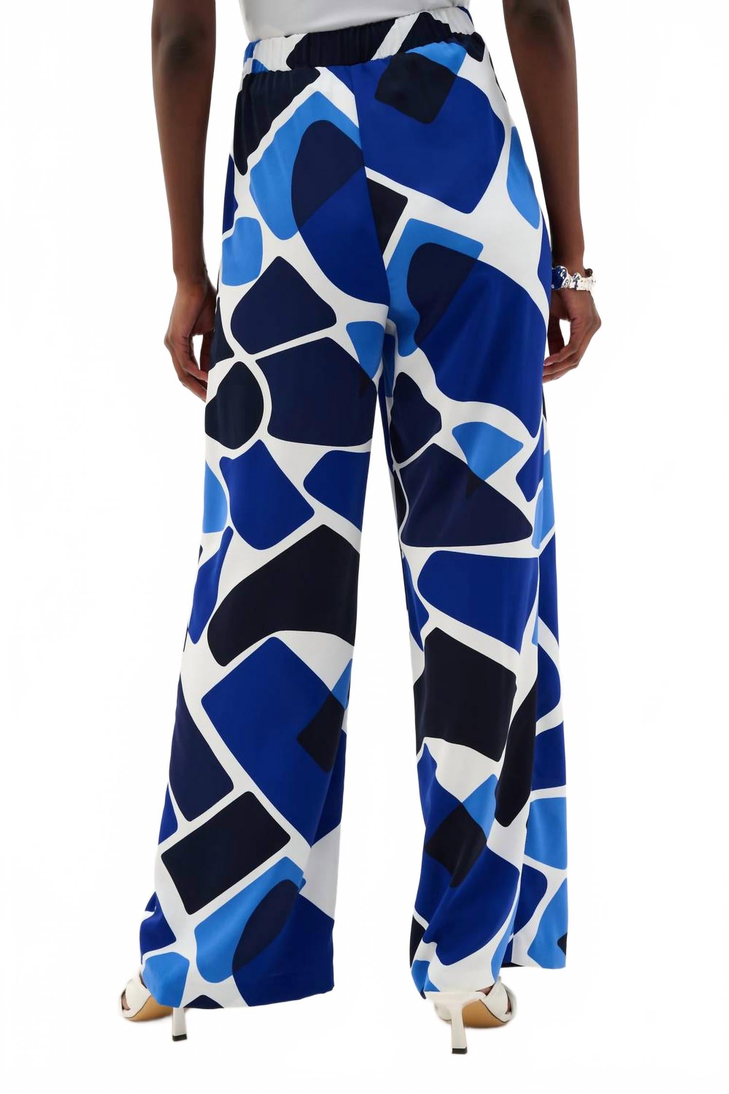 Pantalón color blanco y azul