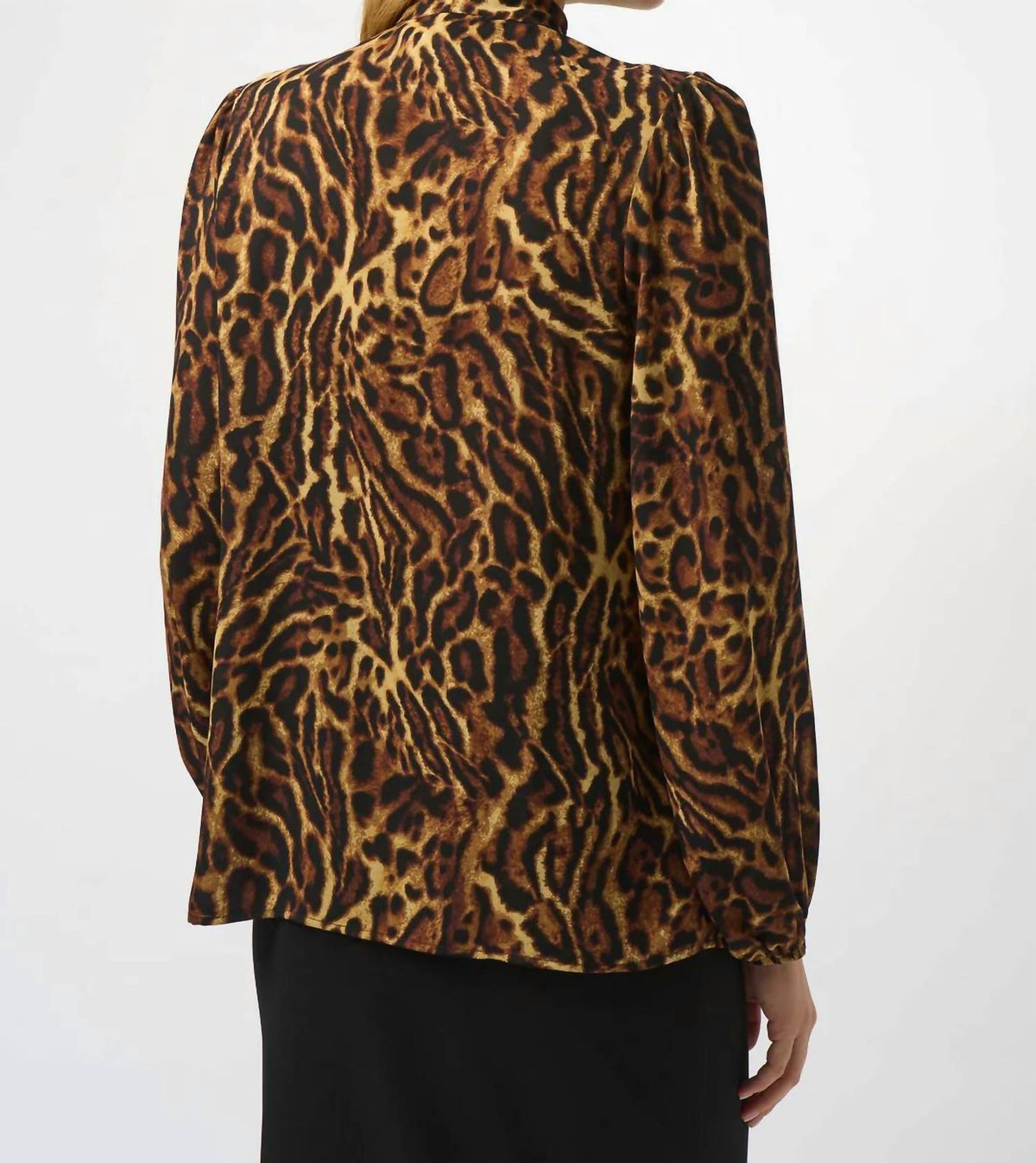 Top con estampado animal color negro y café