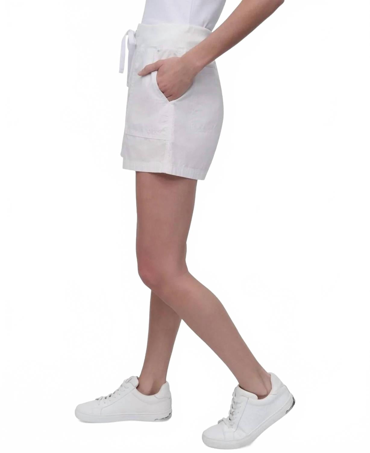Short color blanco