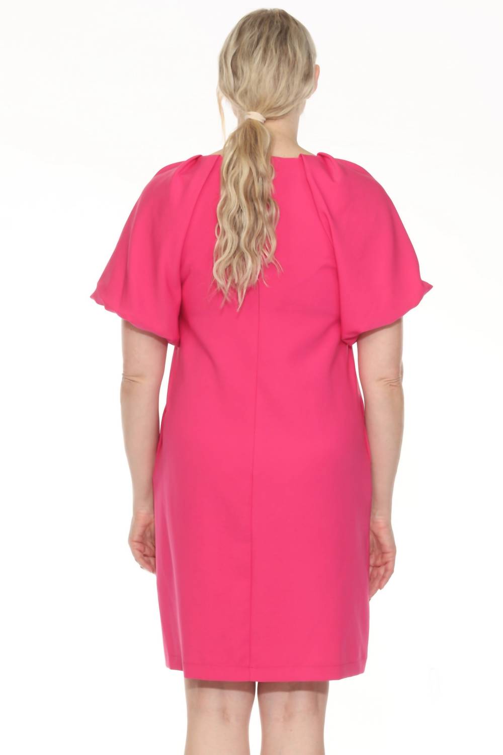 Vestido corto con cuello en V