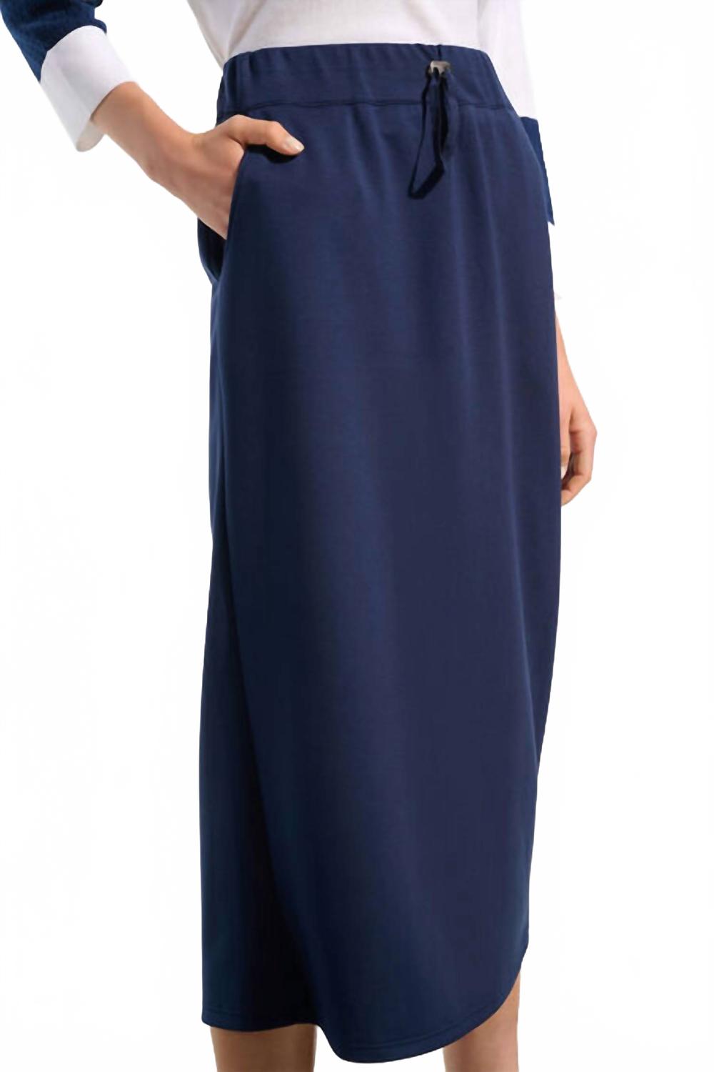Falda midi color azul marino