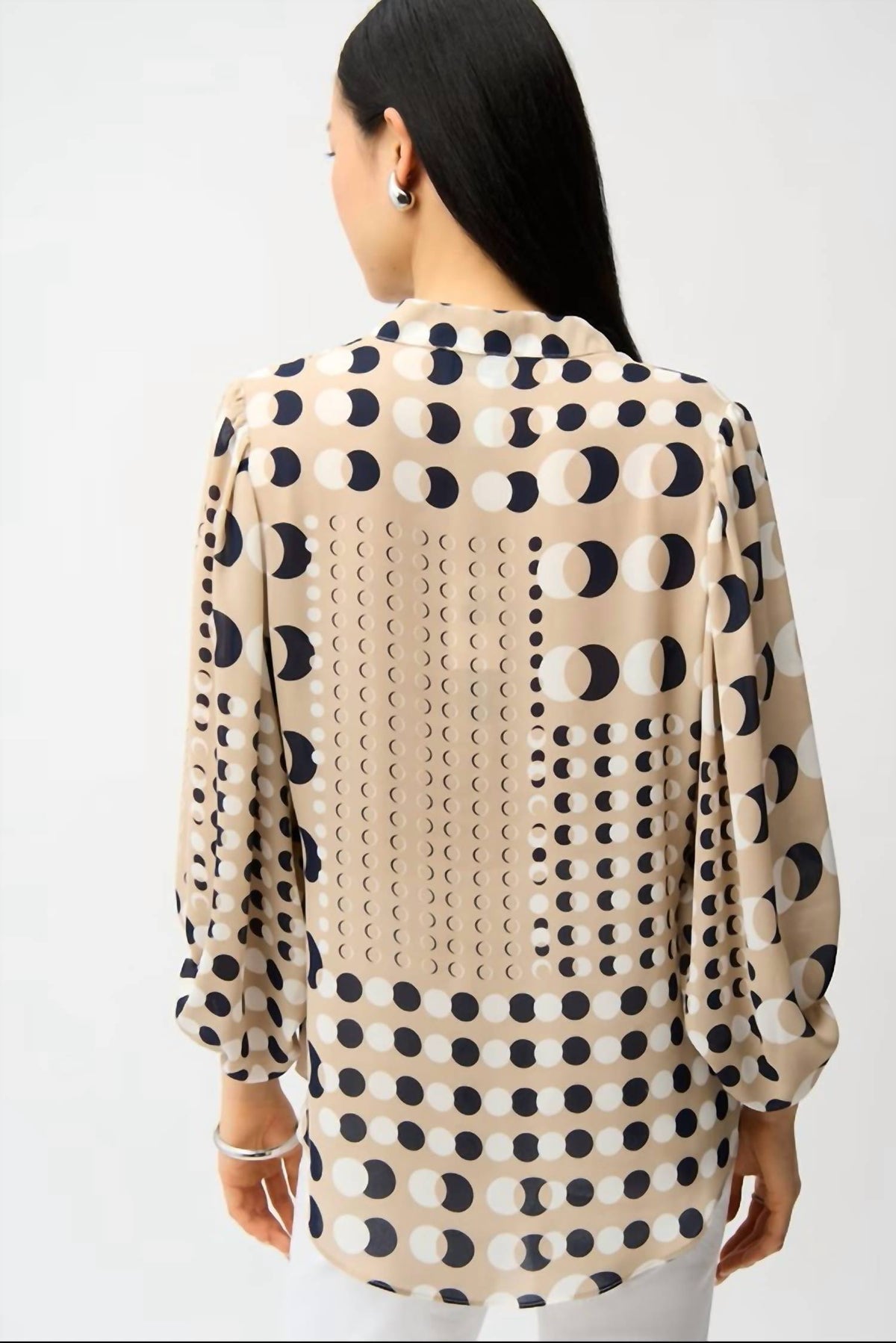 Blusón de lunares color beige