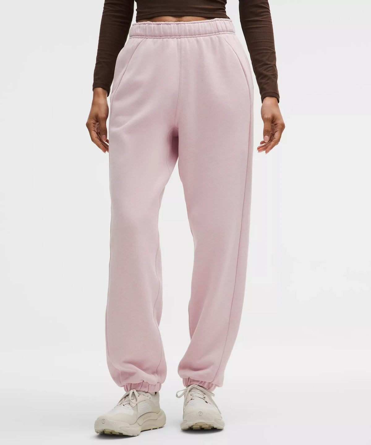 Pantalón deportivo de corte amplio de tiro medio