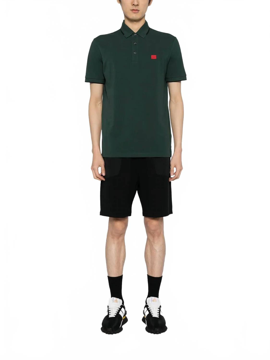 Short color negro