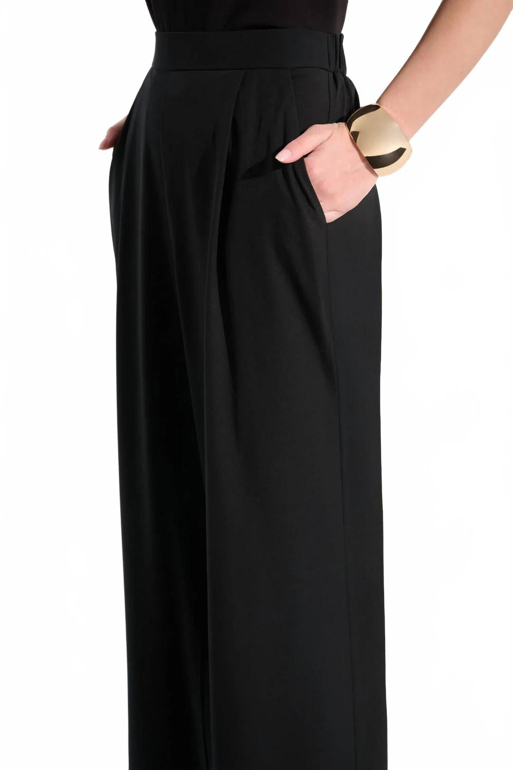 Pantalón de pierna ancha color negro