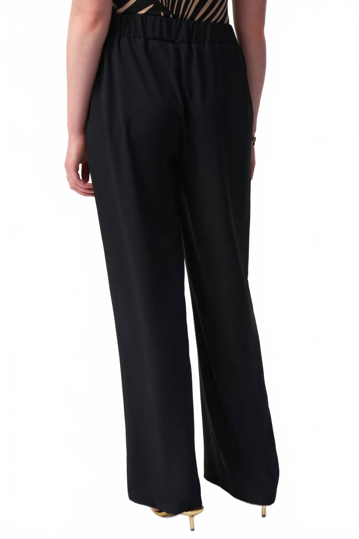 Pantalón de pierna ancha color negro