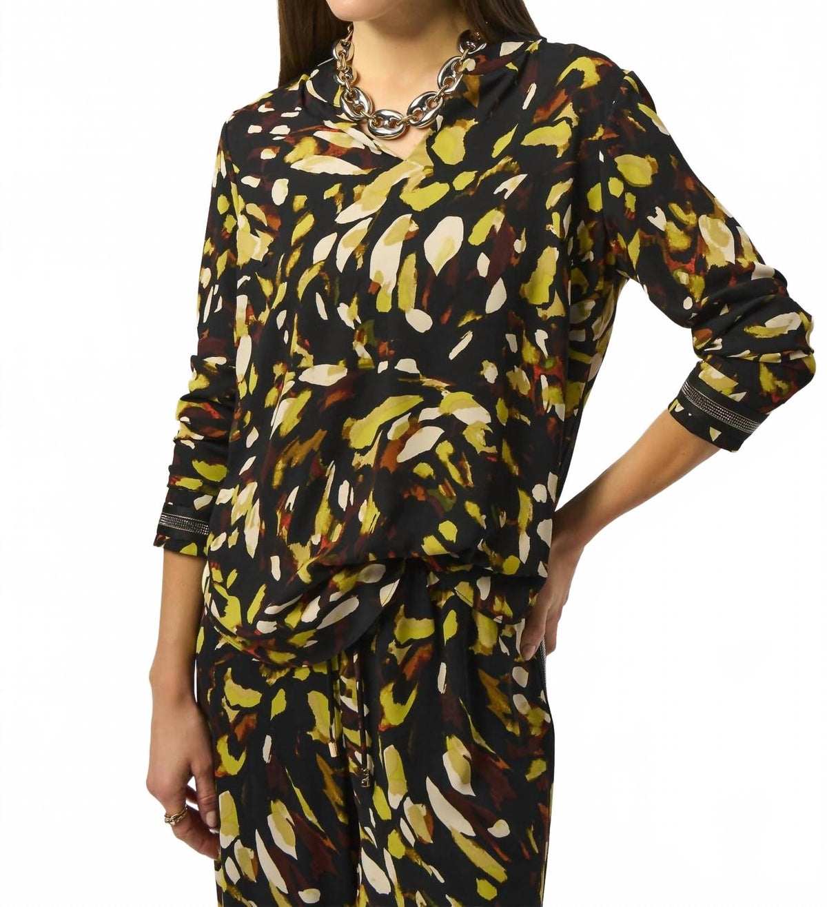 Top de manga larga con estampado animal color negro